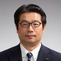 岩谷崇志 氏